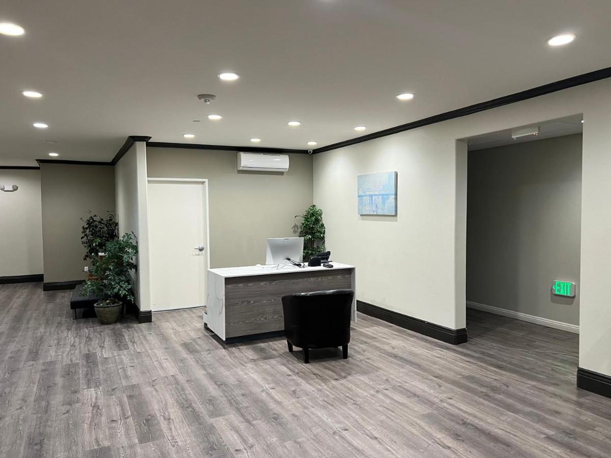 Aspire Inn & Suites Orange Esterno foto